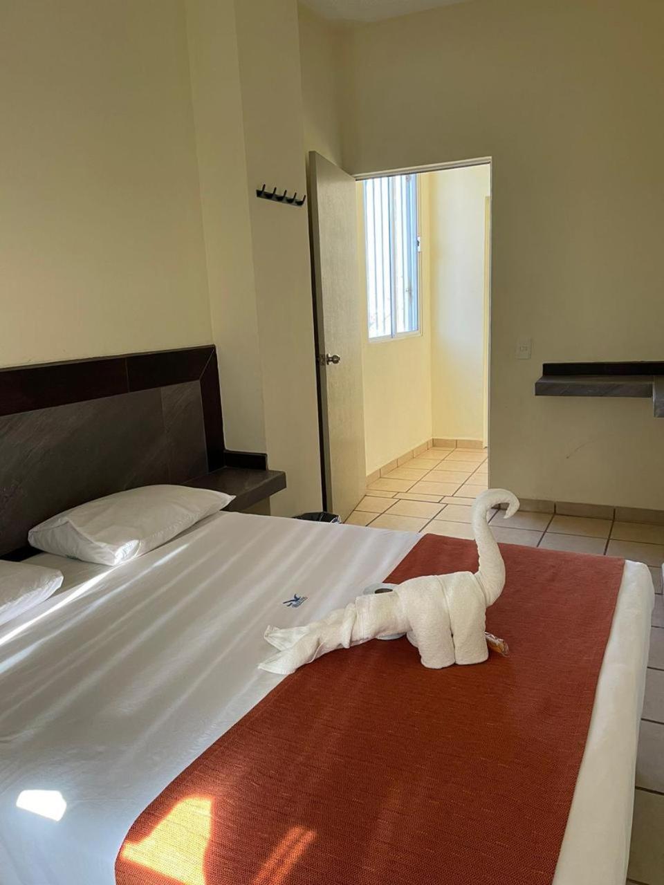 Hotel Albatros ペニータ・デ・ハルテンバ エクステリア 写真